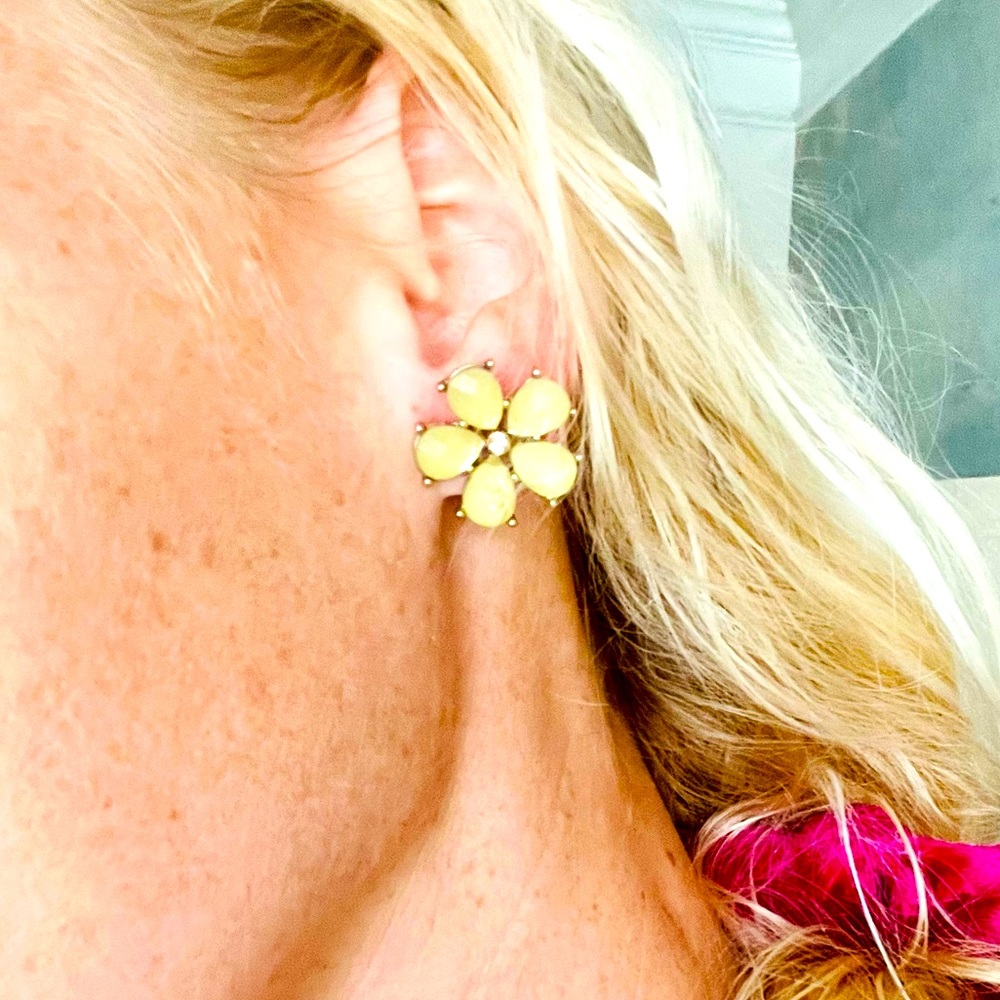 🌟HP🌟Flower Stud Earrings